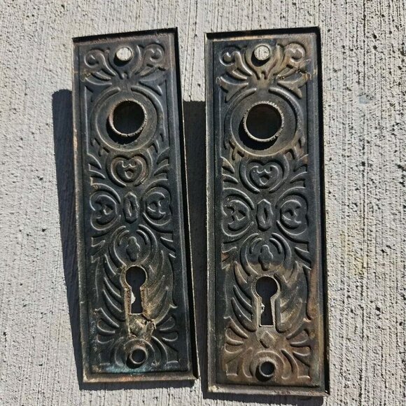 Vintage Brass Door Hardware Lot Antique Knobs Lock Chamber Cover Hinges Screws - Picture 15 of 16